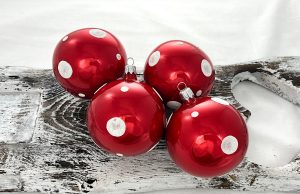 Vianočné gule 26/2038/8/ks - červené + biele bodky