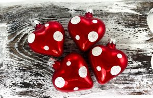 Vianočné srdiečka 463/177/4ks - červené + biele bodky