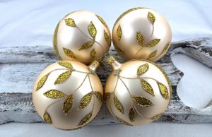 Vianočné gule 24/8751/10/4ks - elegantné champagne s listami