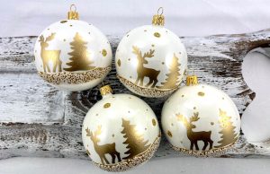 Vianočné gule 26/2028/8/4ks - biele + zlatý strom a jeleň