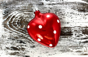Large heart 463/194/1pc - red with dots