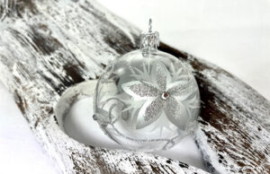 Darčeková gulička 20/8570/8/1ks - strieborný kvet