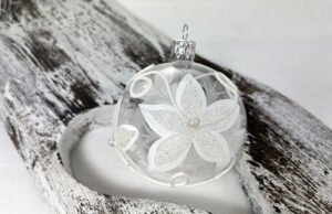 Darčeková gulička 20/8571/8/1ks - biely kvet