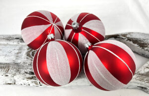 Vianočné gule 24/8765/10/4ks - červené, zvislé pásiky