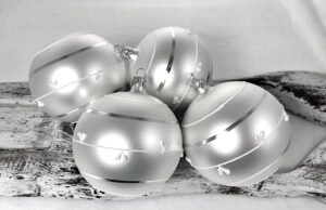 Vianočné gule 24/8830/10/4ks - biele a lakové kruhy