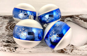 Christmas baubles 24/8903/8/4pcs - blue stripe with snowflakes